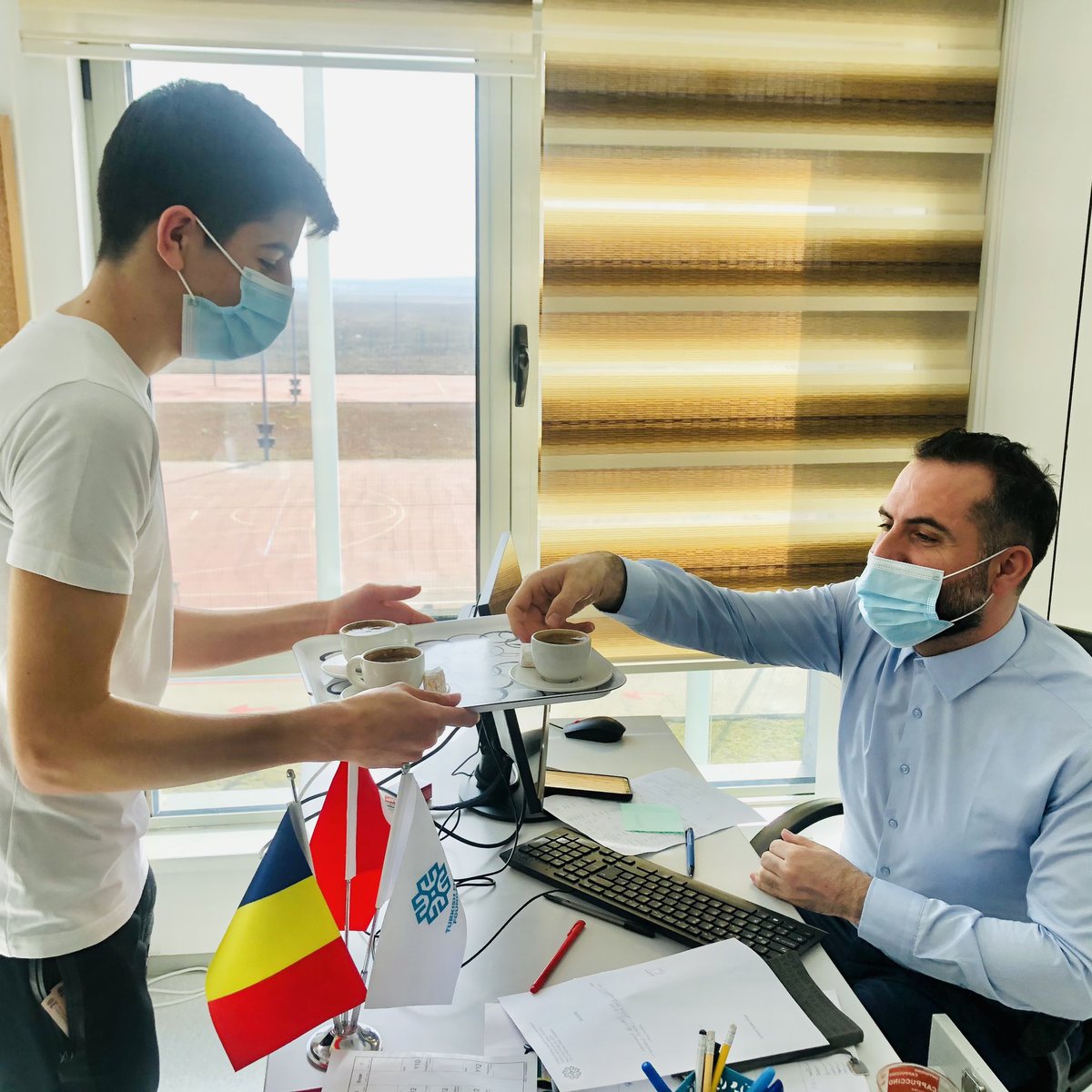 IMSBucharest's tweet photo. Türk kültüründe önemli yeri olan Türk kahvesinin tanıtımı yapılarak, öğrencilerimiz kahve pişirdi. Pişirilen kahveler lokum ile birlikte öğrenciler tarafından ikram edildi.
#maarifschools #bestschools #maarifvaki #Cambridgeschool #maarifschoolsofbucharest #IMSB #turkishcoffee https://t.co/BBnRoCd1o3