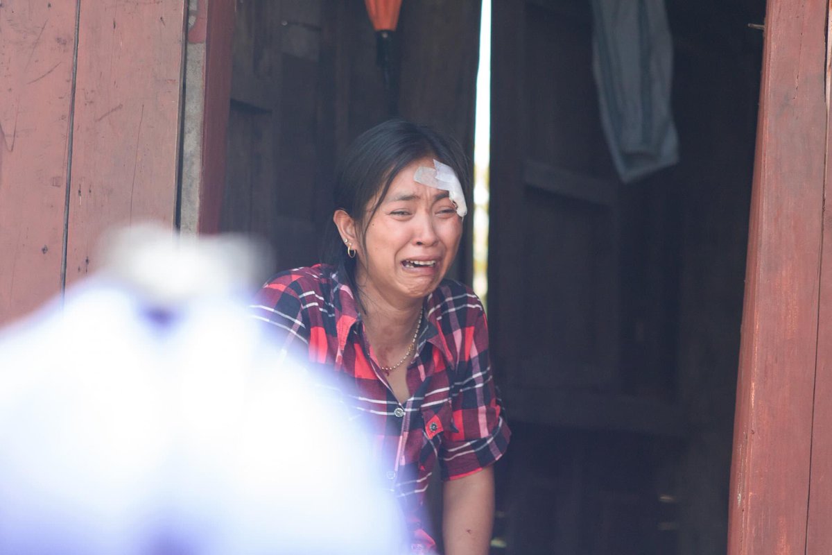 MilkTeaMM_MTAM's tweet photo. Junta polices beat and robbed 4 lakhs from this girl(Aung Mingalar 5th Street,Myeik). They are Victims that got beaten by inhuman soldiers. TERRORIST JUNTA

#WhatsHappeningInMyanmar
#Mar1Coup https://t.co/dn8YVuyP4R