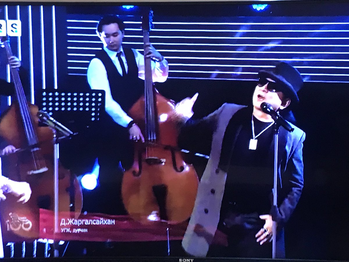 “Япон лугаа адил хөгжье” гээд байгаа хүмүүст Японд улс төрийн намын ойг телевизийн суваг болгоноор “улаарсан” концерт явуулж тэмдэглэдэггүй гэдгийг хэлээд, дамжуулаад өгөөч!!!