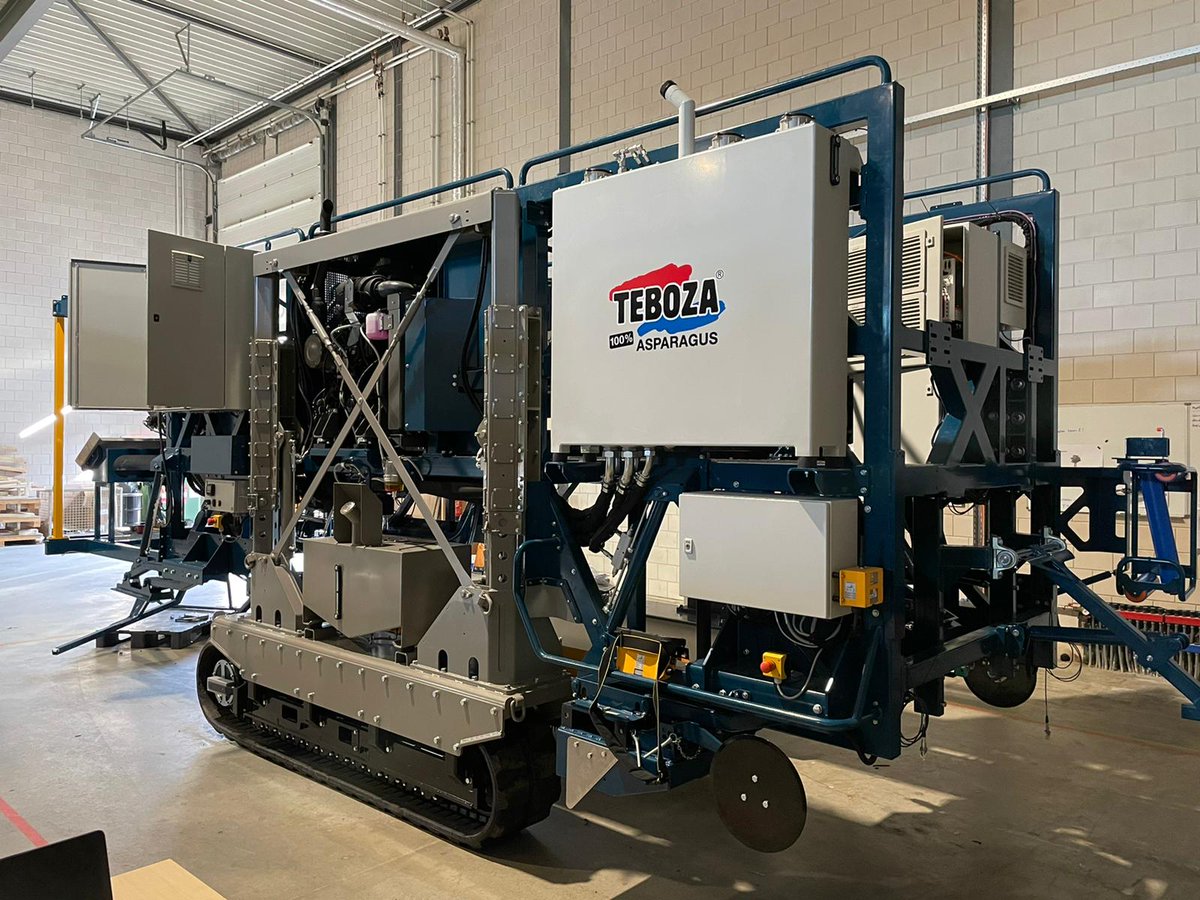 Vrijdag heeft ons teeltteam de fabriek van CERESCON B.V. bezocht waar onze oogstmachine (Sparter) momenteel wordt geassembleerd. We kijken er naar uit om over een paar weken met de oogstmachine te gaan werken! #aspergeteelt #teboza #innovatie #oogstmachine #precisielandbouw