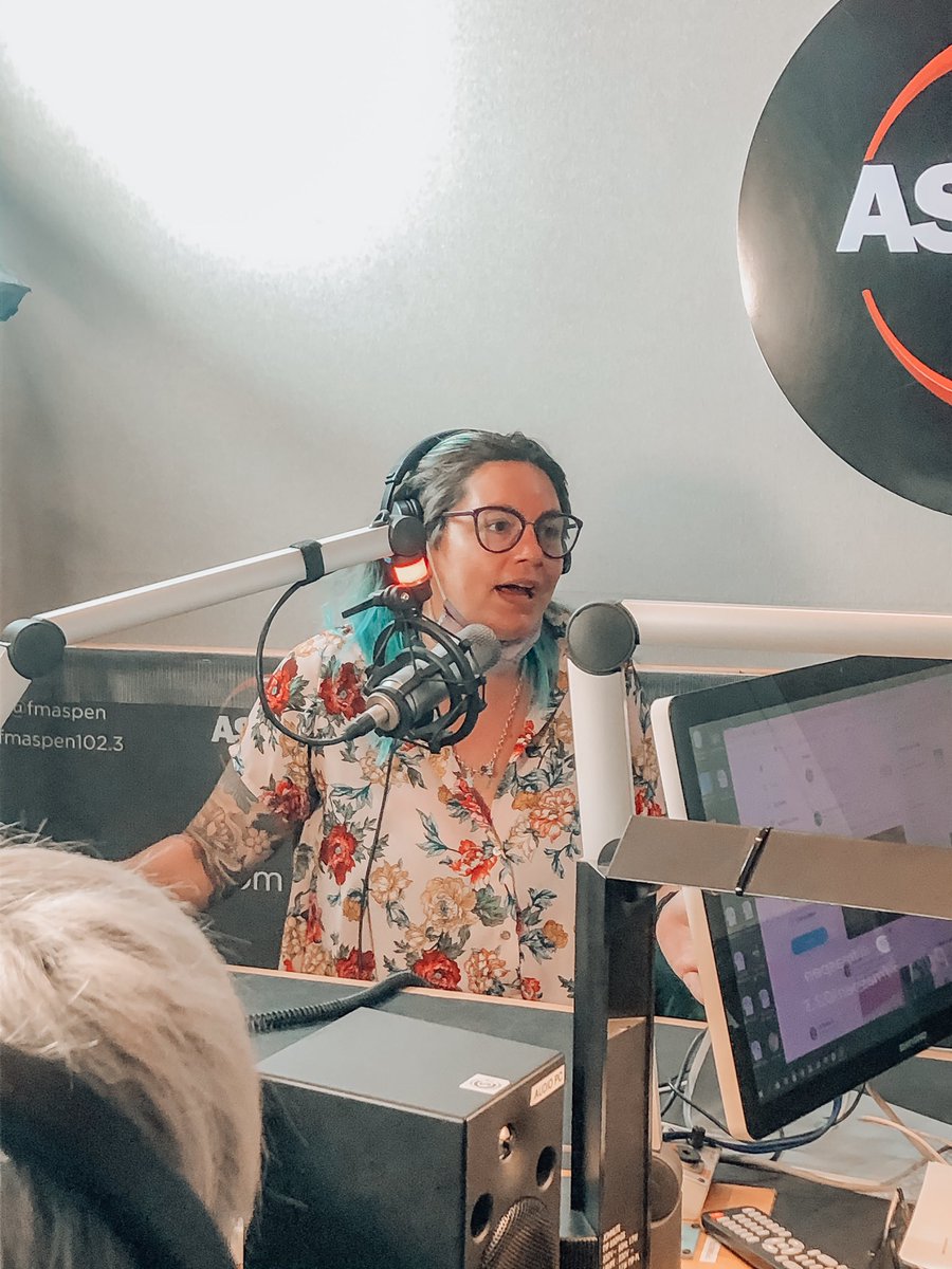 fmaspen's tweet photo. [AHORA] @ConexionAspenhabla  con la hija y nieta de Alfredo Capalbo productor que trajo a Queen a la Argentina #SemanaQueenEnAspen 

Escuchanos en https://t.co/TDxILe47Se https://t.co/77rBtpNCdr