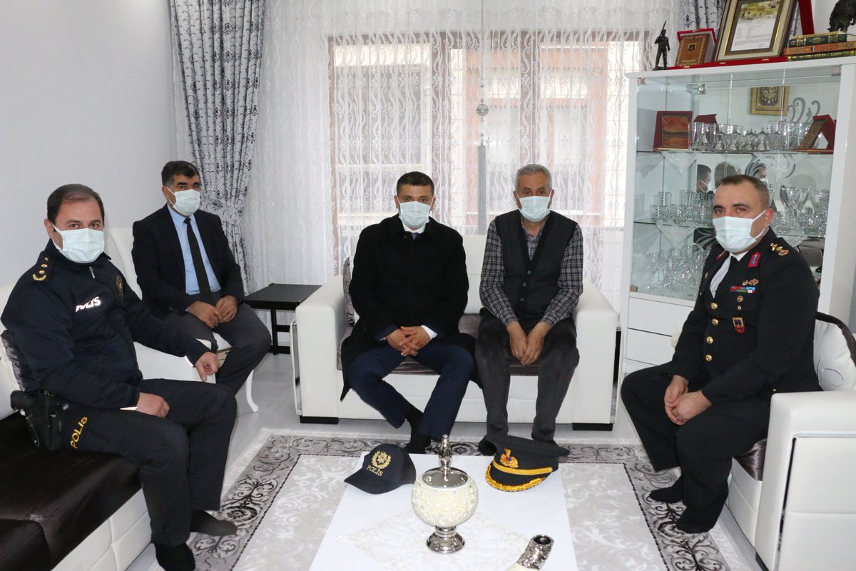 Kaymakamımız ve Erciş Belediye Başkan Vekili Dr. Nuri Mehmetbeyoğlu, 1 Mart 2018 tarihinde Türk Silahlı Kuvvetlerince Afrin’de yürütülen Zeytin Dalı Harekatı sırasında şehit olan hemşehrimiz Uzman Onbaşı Rıdvan Çevik'in ailesini ziyaret etti.
<a href="/nmehmetbeyoglu/">Dr. Nuri MEHMETBEYOĞLU</a>