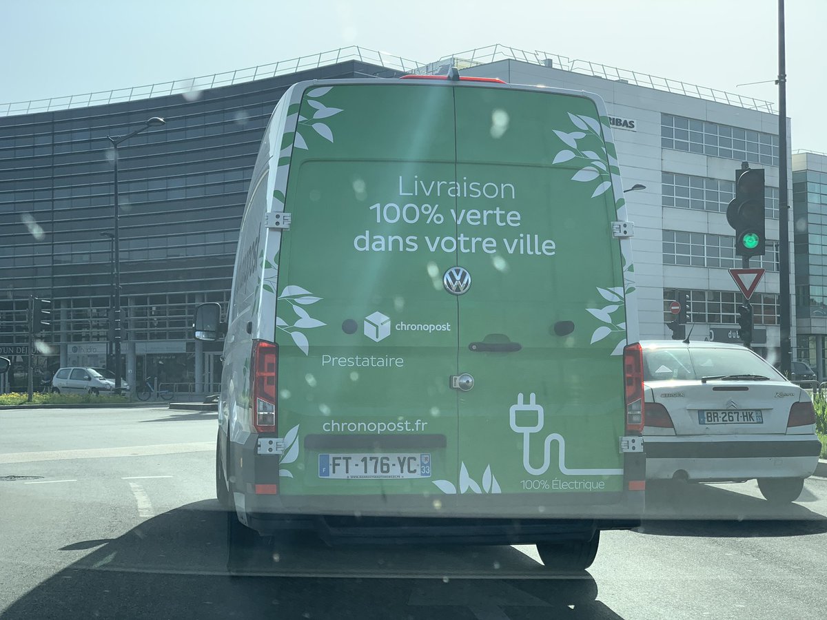 TeslaStars's tweet photo. Just saw a 100% electric @Volkswagen #eCrafter operated by @Chronopost
🚚🔋⚡️📦🤩👍🏻
#EV #DisruptionIsNow https://t.co/7kMakNkuw5