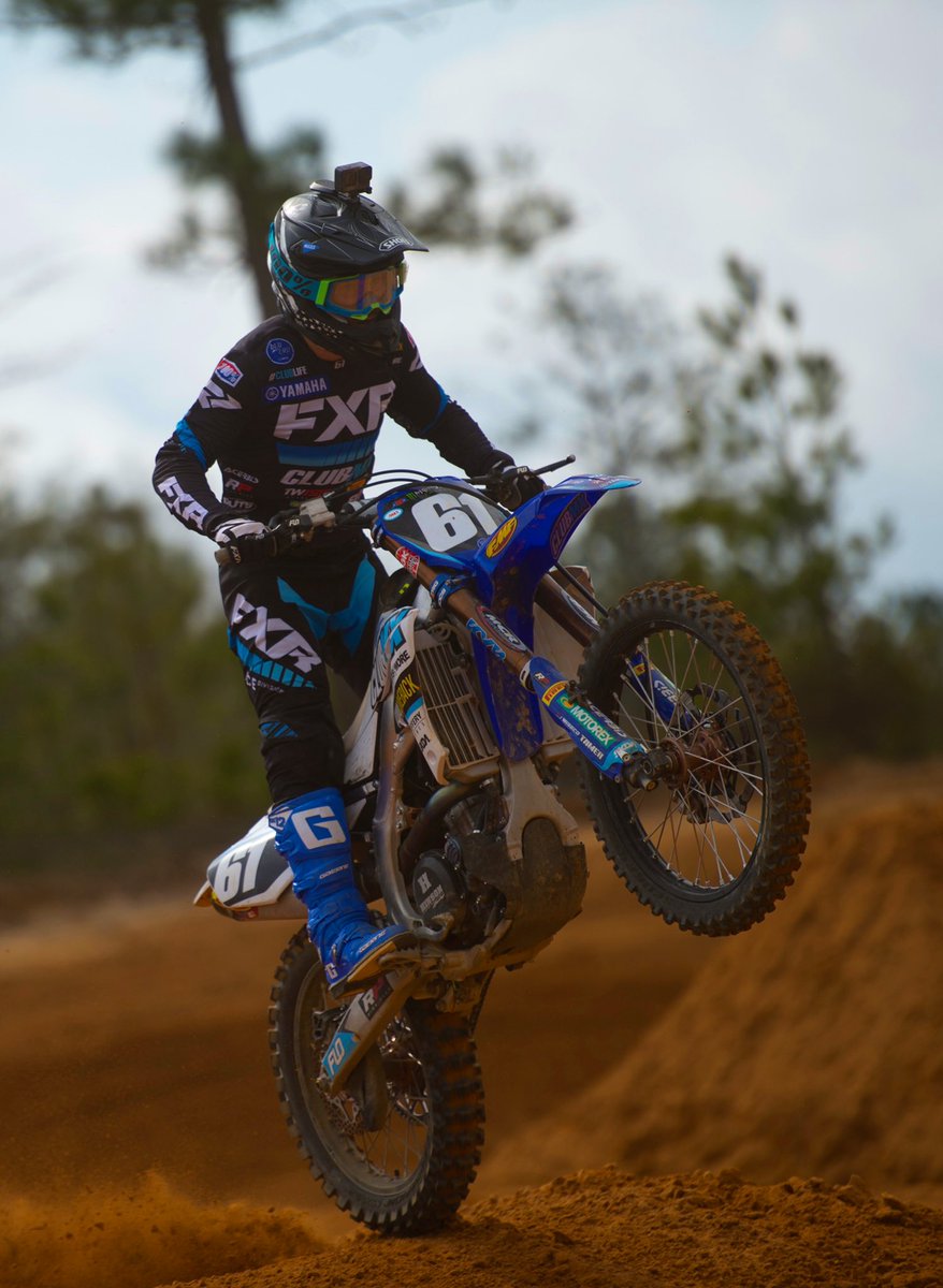 Stretching it into the week like ✊️#airwheelie 📸 cred @mikevizerphoto 
 #clubmx #fxrmoto #fxrracing #shoeihelmets #rpwheels #rpathletes #skda #flomotorsports #hinson #acerbis #gutsracing #ogio #fmfpower #ngkntkperformance #hinsondomination #makinpower