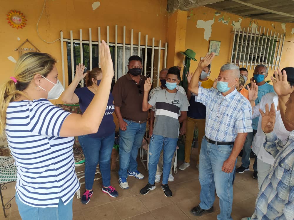 josecaballitoa1's tweet photo. El CEM Juan Germán Roscio Guárico, de Accion Democrática en las comunidades llevando un mensaje, de fuerza,Esperanza,Fe, y juramentando comite locales; siguiendo las lineas de nuestra dirección nacional,#Resteados con Henry Ramos Allup y Carlos prosperi y todo el CEN https://t.co/1a0DPQG5m6