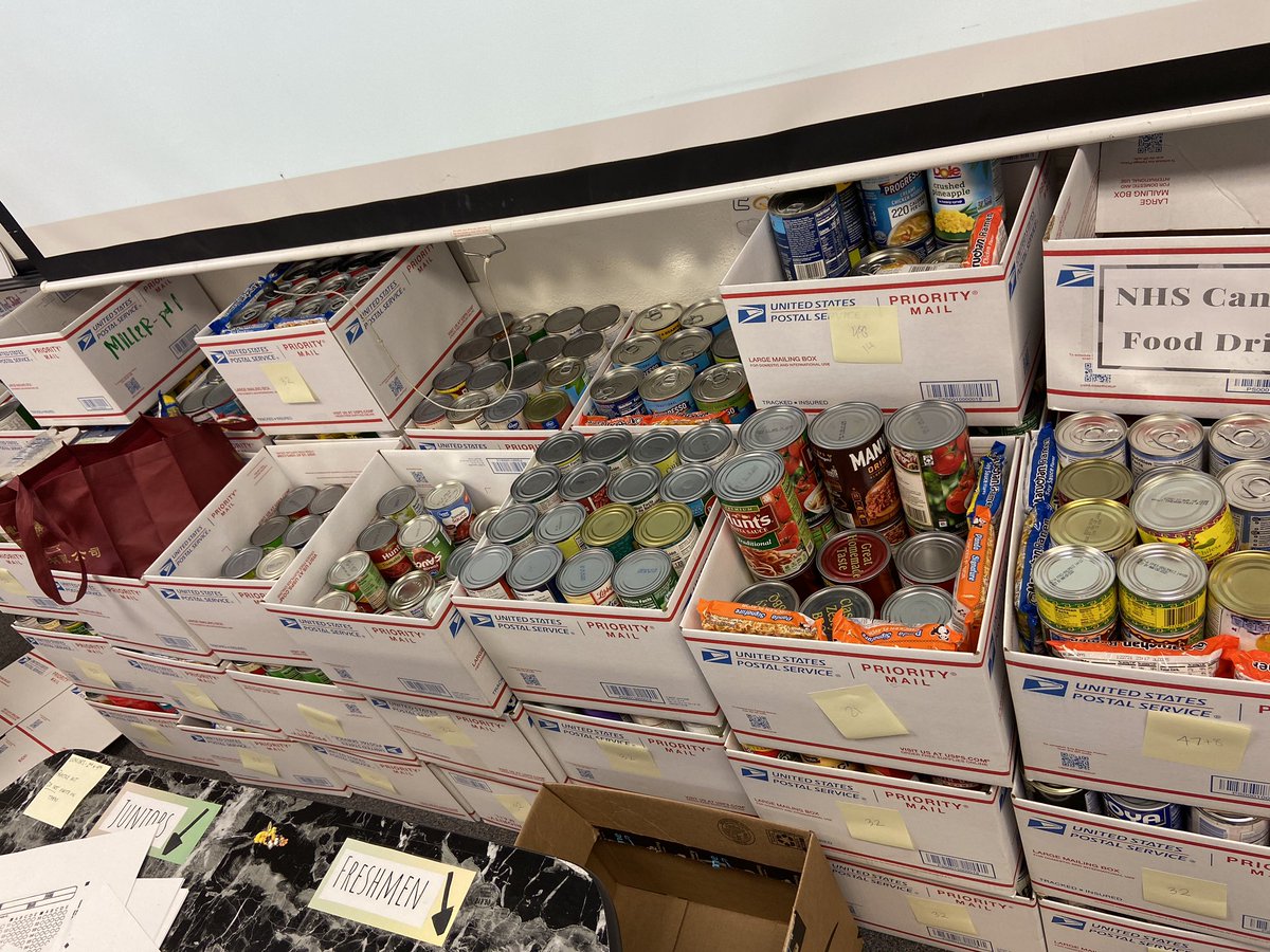 NhsPerry's tweet image. after 2 weeks of our canned food drive, perry students have donated 2,300 cans total for the matthew’s crossing food bank! thank you to everyone who donated and congratulations to ms. mcpherson’s winning class for raising a total of 489 cans! we’re so proud of our pumas!! 🐾❤️💙