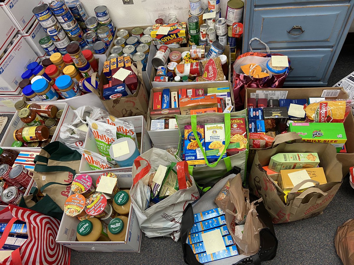 NhsPerry's tweet image. after 2 weeks of our canned food drive, perry students have donated 2,300 cans total for the matthew’s crossing food bank! thank you to everyone who donated and congratulations to ms. mcpherson’s winning class for raising a total of 489 cans! we’re so proud of our pumas!! 🐾❤️💙
