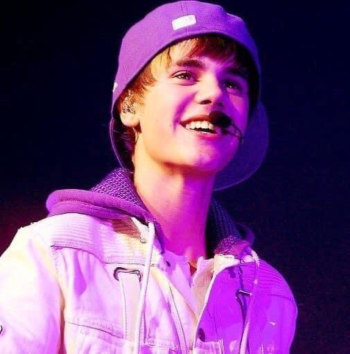 alanabxavier's tweet photo. Há 27 anos atrás vinha ao mundo o amor da minha vida, e um dos maiores artistas da atualidade. ❤️❤️ @justinbieber #HappyBirthdayJustinBieber https://t.co/Rf0CMyvOHe