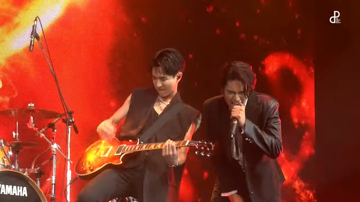 ppe2003perth's tweet photo. ตาสว่าง -BEMYBOYFRIENDSCONCERT
วงนี้สุดปังงมากก ยิ่งเพิร์ธเล่นกีตาร์อีก🎸
>>> https://t.co/vJfrpxnIDr
#KDPPE
#PerthTanapon
#BMBFxPerth
#BEMYBOYFRIENDSCONCERT https://t.co/VtWObQ4GlI