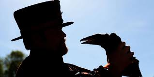 Долговязая лошадь игрушка. Небесные тентакли тревор хендерсон. Хранитель воронов. Смотритель птиц монстр. Смотритель птиц.