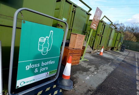 All our Recycling Centres are extremely busy! Please only visit if your trip is absolutely essential! 

You can check our website for information on queue times and bin capacity levels. 

Find this here: bit.ly/3b3for6

#Waste #recyclingcentres #hertfordshire #recycling