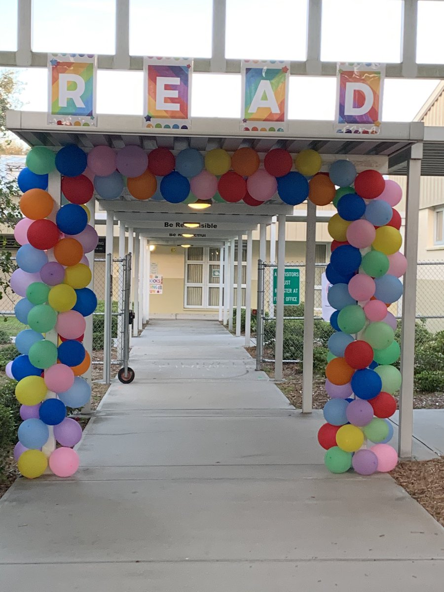 TESTrailblazers's tweet photo. Celebrating Reading at TES! https://t.co/mUuwn1d3Gy
