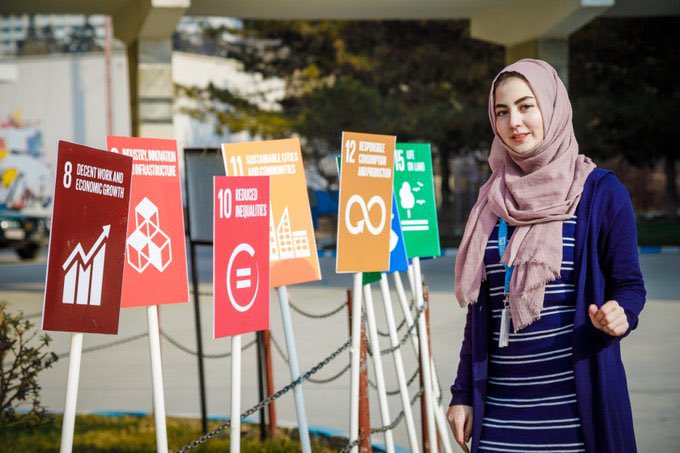 Aimalferoz_UN's tweet photo. Asma is proud to have influenced attitudes towards women, coming a long way from a time when women were forced to marry and not allowed to work.

She #volunteers to empower #women through education. "This is the key to bring change to #Afghanistan."

🔗 https://t.co/pxbgFUckZJ https://t.co/fHSep7DAk1