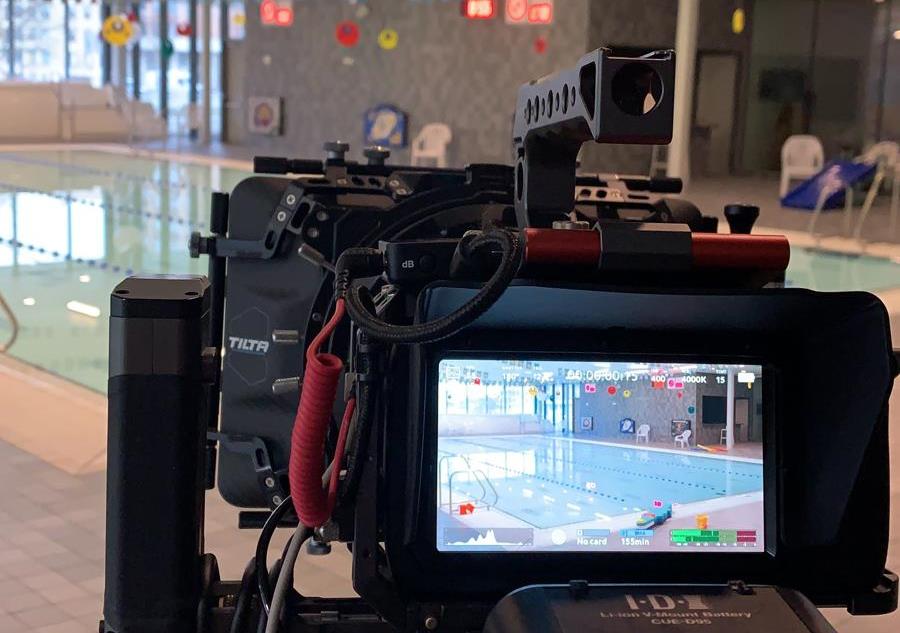 We zijn gestart met de opnames van onze nieuwe campagne #ZwemmenJaGraag. Binnenkort verschijnen deze filmpjes, waarin zwemliefhebbers vertellen waarom zij graag zo snel mogelijk weer het bad in duiken. Deel jij ze ook? <a href="/KNZBned/">KNZB</a> #WiZZ <a href="/VSGemeenten/">VSG</a> <a href="/HISWARECRON/">HISWA-RECRON</a> <a href="/WaterVrij/">WaterVrij</a>