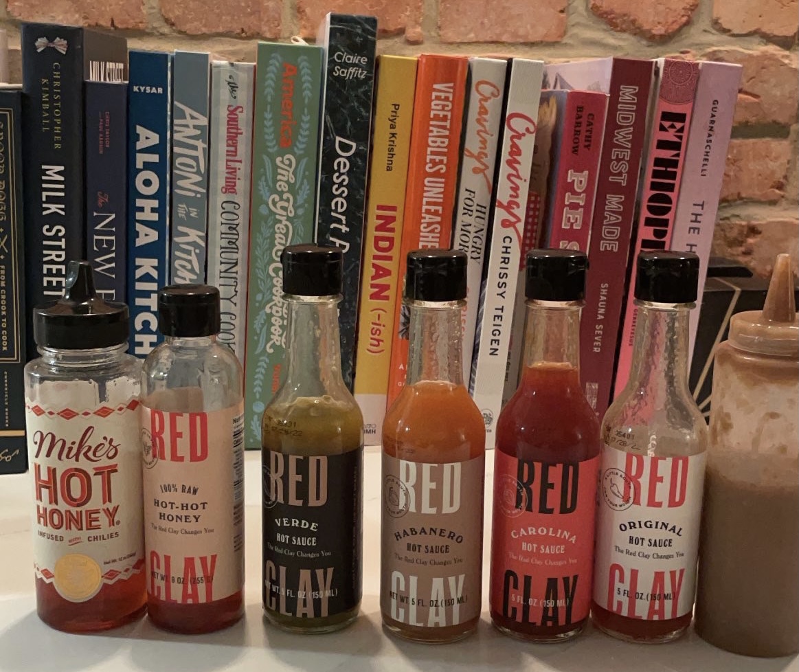 On Friday <a href="/BrandonRichards/">Brandon Richards 🐻</a>, @lindsay7adams, and I taste tested <a href="/redclayhotsauce/">Red Clay Hot Sauce</a>! Read what I thought here: bubblesbubbly.com/2021/03/01/tes…