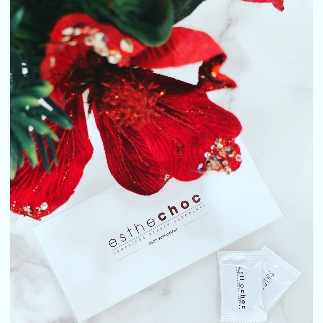 esthechoc's tweet photo. #Mondayvibes 🌸 flowers &amp; chocolate🌱 #esthechoc ➡️ https://t.co/hvM9o7GCJD

#beautychocolate #slowbeauty #protectyourskin #chocolovers #skincare #beautysupplement #biotechnology #science #antioxidants #cocoabenefits #astaxanthin #polyphenols https://t.co/u12wh7EN1i