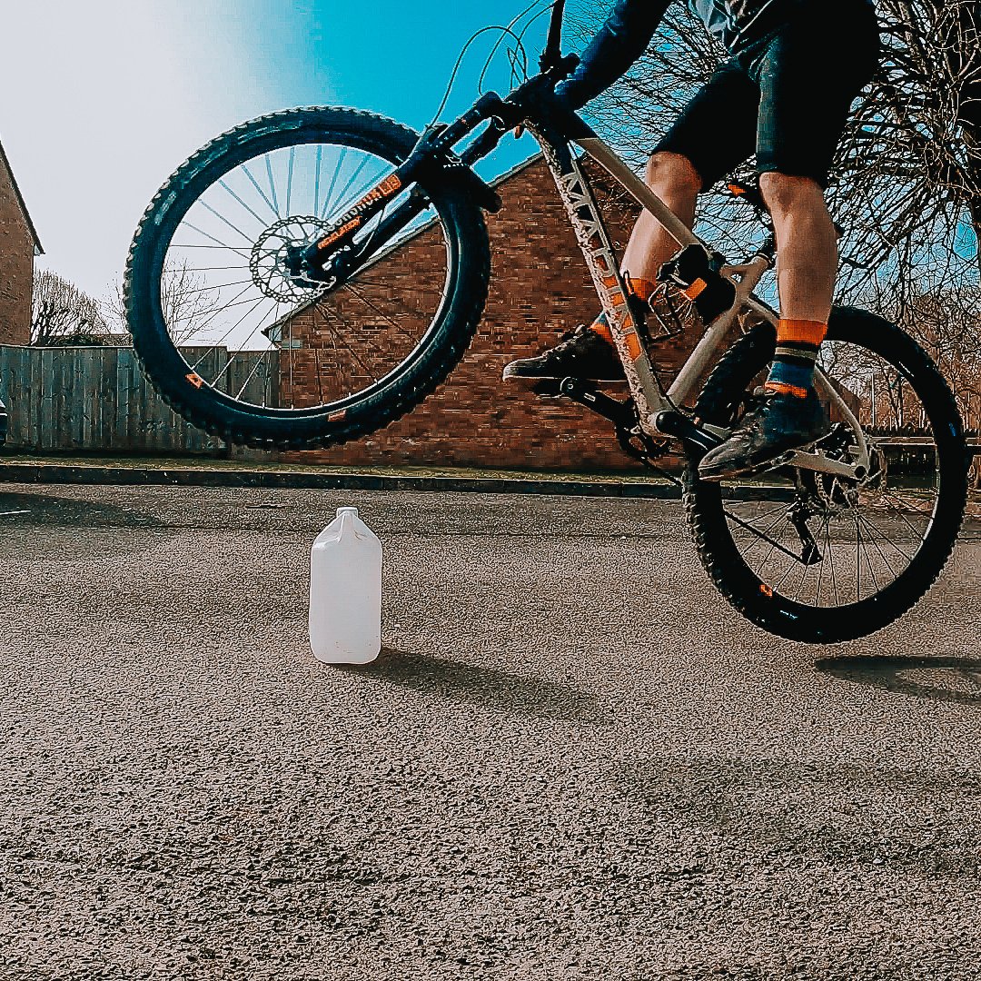 _timfromwales's tweet photo. Thought it was about time I learnt to bunny hop higher. Setting a baseline today to measure my progress over the coming weeks. #RyanLeechConnection #RyanLeech #mtb #skills #absolutemtb #totalmtb #UKmtbchat #mtbtalk
https://t.co/je492OSaHq https://t.co/DN71y0oAt4