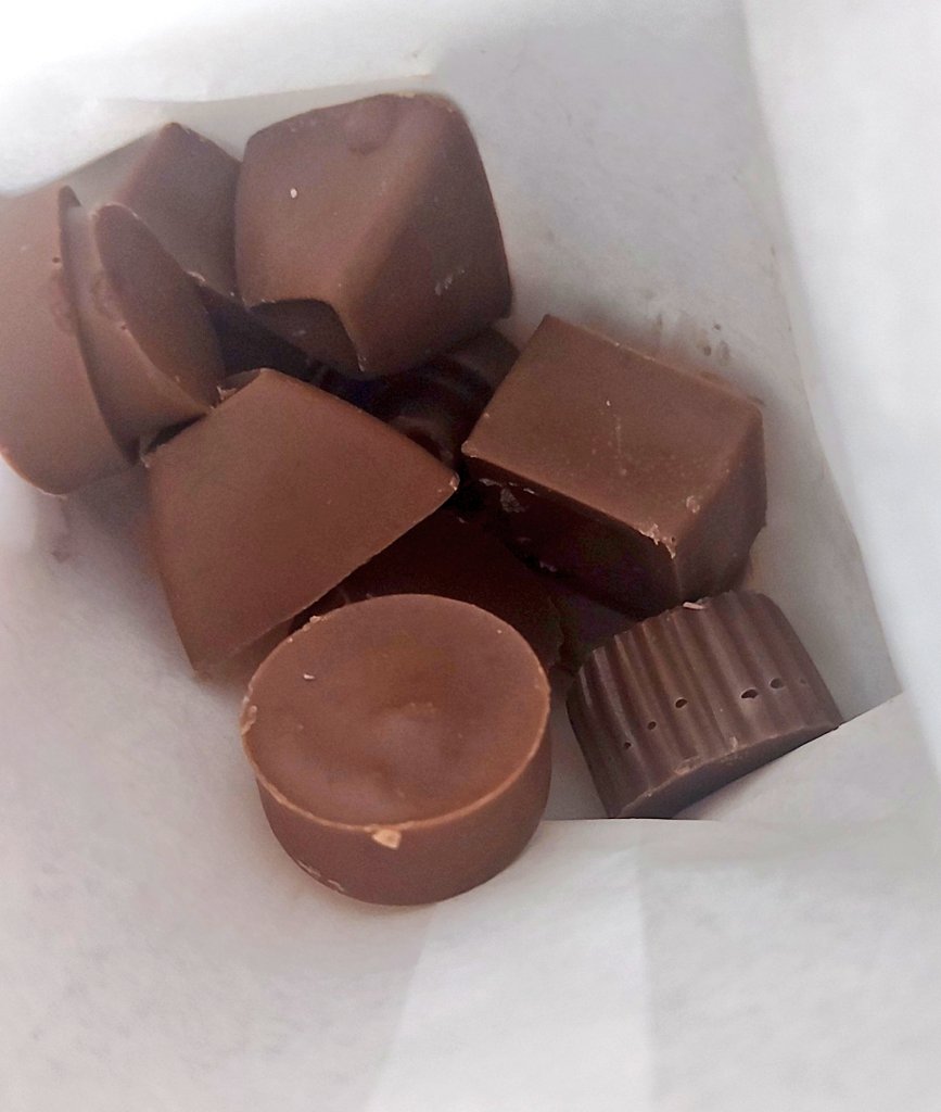 SHAMROCK420CPT's tweet photo. Chocolate 🍫  Treats!!!
#weed #weedlife #maryjane #marjuana #weedibles #weedculture #weedfood #weedcake #weedsweets https://t.co/RdxZlZ2jio