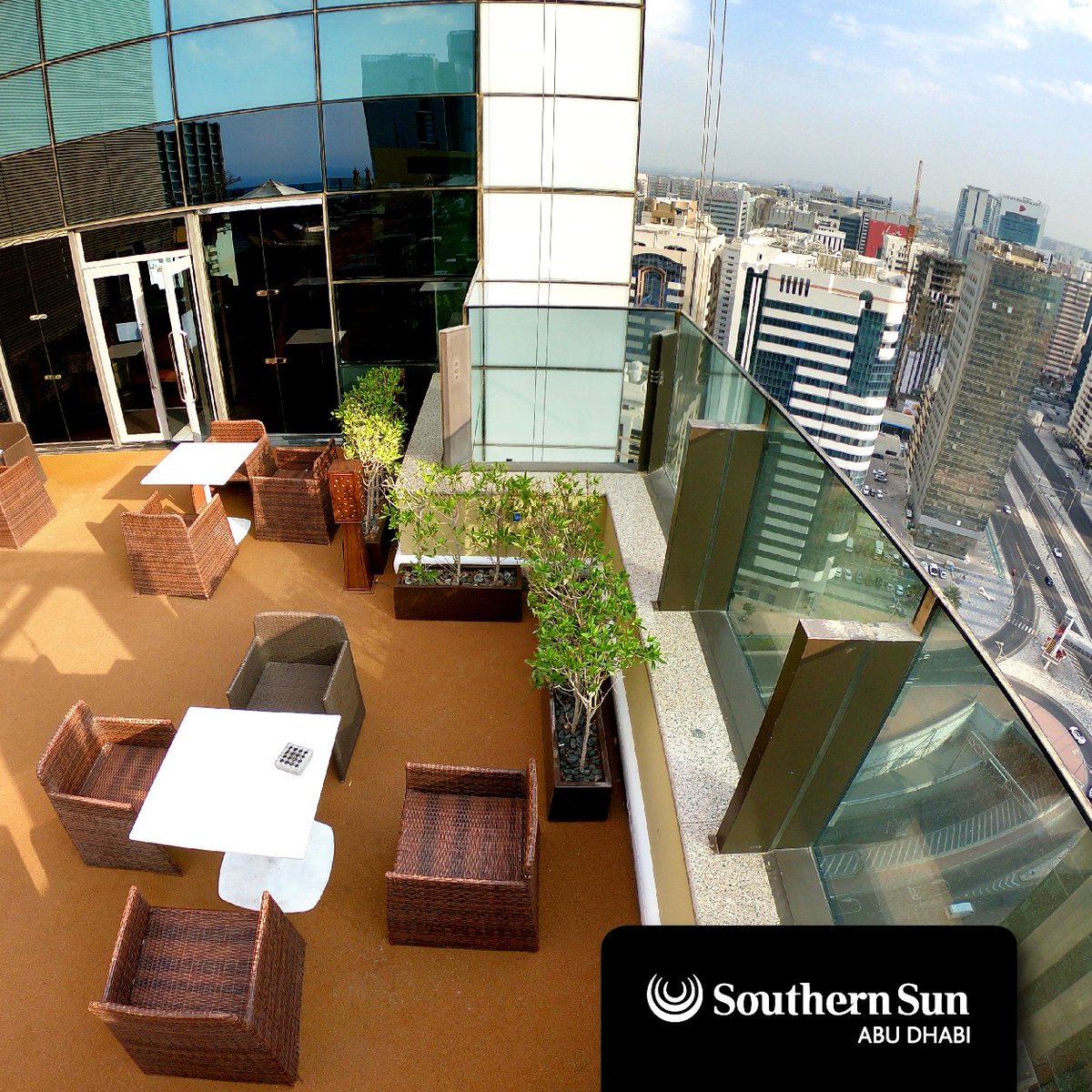 Come join us at Hytes and indulge with free flowing drinks plus a sharing platter of nachos for AED149 per person.  We won't stop pouring from 8pm to 11pm.

#freeflowing  #abudhabievents #abudhabidining #abudhabibars #InAbuDhabi #rooftopbar #yoUAE