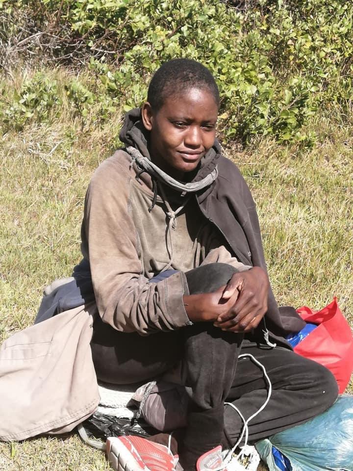 This is Ntombi Thela original from Mpumalanga (Secunda)Extension 5 ,mbaletle, she’s in GQeberha with her sister Mpumi Thela, they were both looking for a job, apparently, they end up being a bush dweller in summerstand bushes next to the beach. Retweet until her family finds them