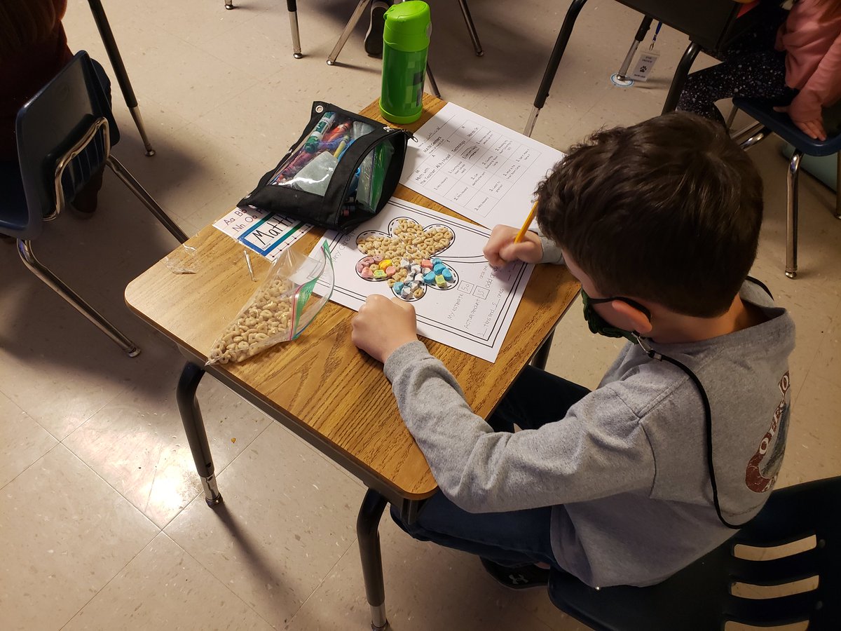 andreamhoward86's tweet photo. We *finally* started math stations this week! #betterlatethannever ##awesomefirsties #Mathwiththeteacher #Atyourdesk #Technology #Handson #acronymspellsMATH https://t.co/AMMO9tjFJg