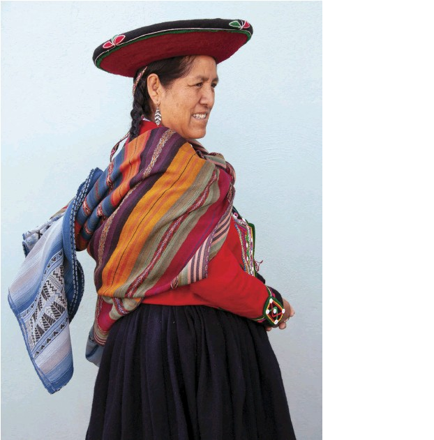 IncMachu's tweet photo. In commemoration of Women’s day, we thank the extraordinary work of Peruvian Andean women, and Nilda Callañaupa is a great example of that. She created a home of master weavers, knitting Peruvian textiles. We invite you to Peru and admire her work!#Machupicchuinc #Peruluxurytours https://t.co/tpLWebIVQ7