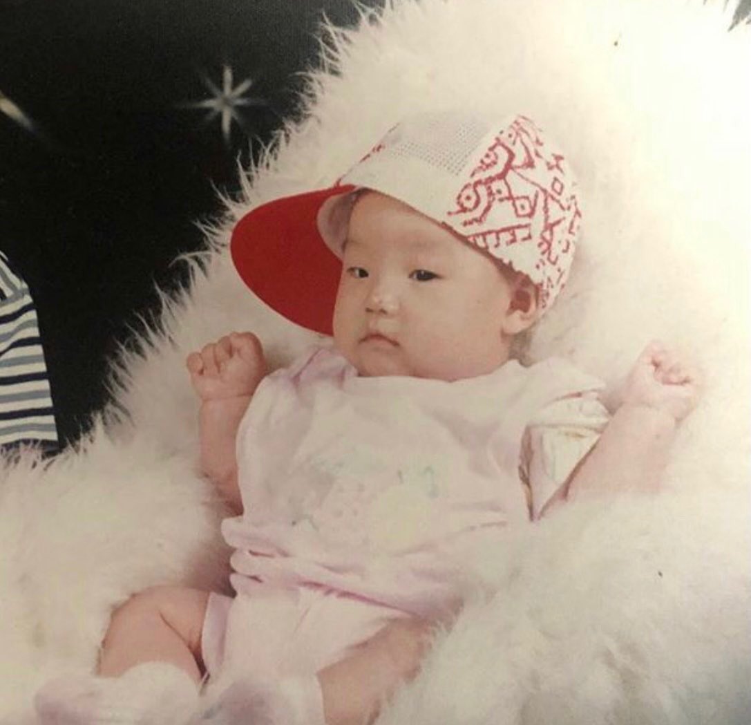 nenyleeya's tweet photo. Suga tu udah kaya get what he said jadi aku hanya harap dia selalu bahagia aja~~
#SUGADAY #YoongiDay #HAPPYSUGADAY #슈가생일ᄎᄏ #HappyBirthdaySUGA
#HappyBirthdayYoongi https://t.co/VbT0Nh4PfL