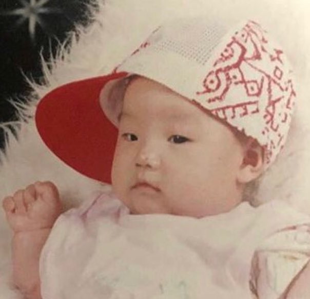 nenyleeya's tweet photo. Suga tu udah kaya get what he said jadi aku hanya harap dia selalu bahagia aja~~
#SUGADAY #YoongiDay #HAPPYSUGADAY #슈가생일ᄎᄏ #HappyBirthdaySUGA
#HappyBirthdayYoongi https://t.co/VbT0Nh4PfL