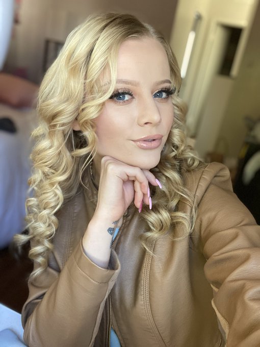 Curls tighter than my pussy ✨ https://t.co/QtvskjXIbl