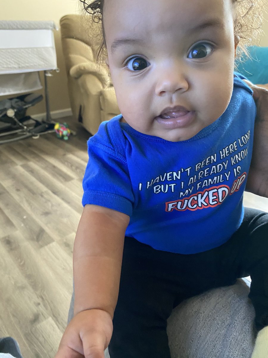 TaeDripps's tweet photo. I should buy her a phone now right? https://t.co/oZg4a5Nh28