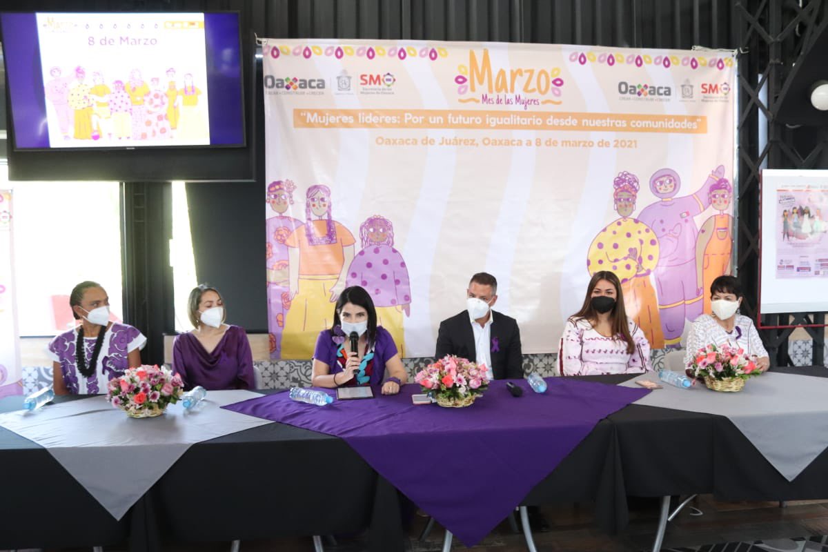 q_villacana's tweet photo. En el marco del #DíaInternacionalDeLaMujer acompañé al gobernador @alejandromurat y a la titular de la @SMO_GobOax @anavasquezc al acto conmemorativo “Mujeres líderes por un futuro igualitario desde nuestras comunidades”, en el cual reconocieron a grandes oaxaqueñas. https://t.co/pMtOT5Amrp