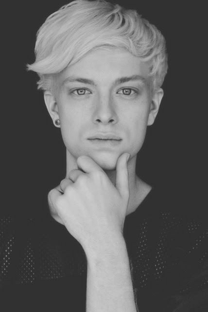 BASE_CHB's tweet photo. Nome: Mike Lynch
Idade: 18 
Pronomes: Ele/dele
Sexualidade: Gay
Shape: Paul Craddock

User: @Heir_of_Apolo https://t.co/A5a7uLLdPA