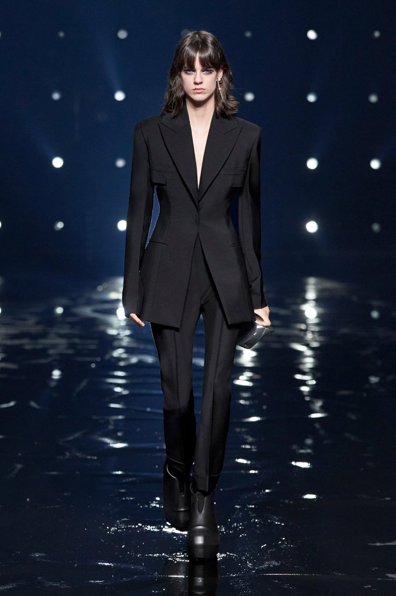 diorangxl's tweet photo. Givenchy Fall 2021 RTW https://t.co/uLzbULoKj8