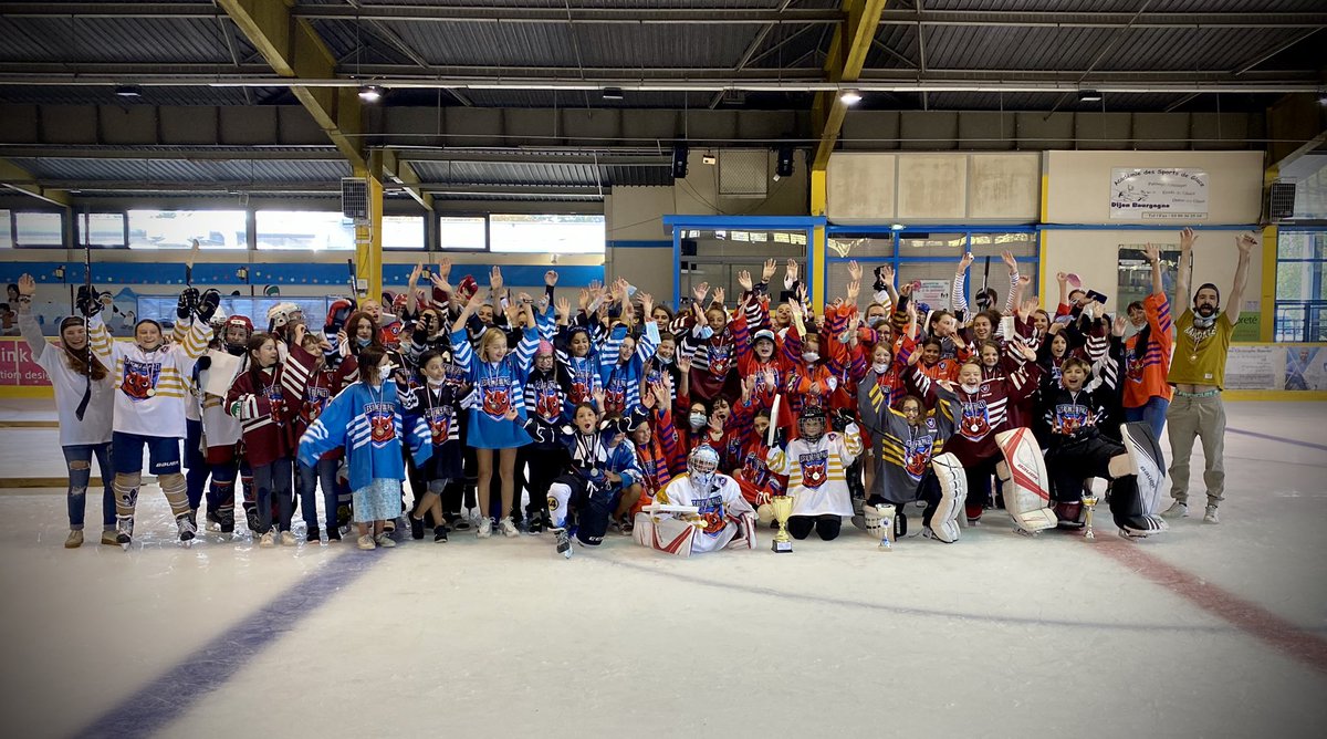 En cette journée internationale des droits des femmes on aurait tellement aimé vous donner le droit d’aller sur la glace <a href="/RoxaMaracineanu/">Roxana Maracineanu</a> #hockey #JourneeInternationaleDesDroitsDesFemmes