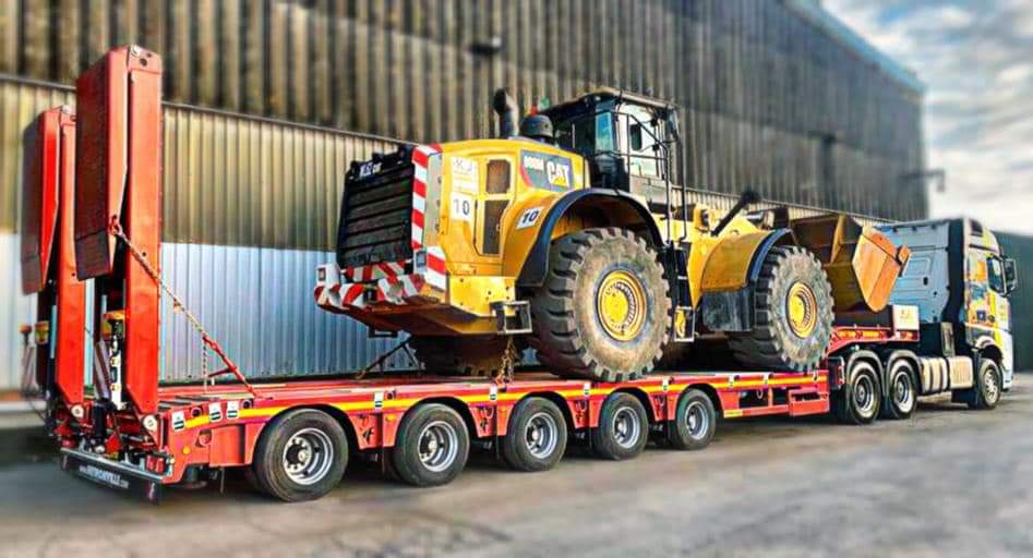 KJ_Services's tweet photo. Our New Trailer Is Looking The Part With One Of Our Caterpillar 980M Wheel Loaders On It This Morning! #KJServicesLtd #KJCrushingLtd #LowLoaderService #SouthWales #NationWide #HireFleet #Caterpillar #Equipment #FinningUk https://t.co/6eEGyaGtvz