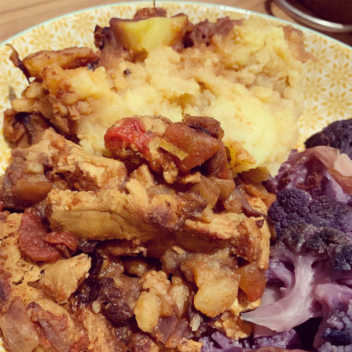 RiallyGoodGrub's tweet image. Gorgeous @bbcgoodfood recipe for spiced lamb pie! Or a variation of, as always we were missing half the ingredients 🤣 And Chef 👨🏻‍🍳  is calling mine a flamb (fake lamb) pie! But goes to show you can make anything #vegetarian 
I love the #bbcgoodfood magazine, loads of inspiration!