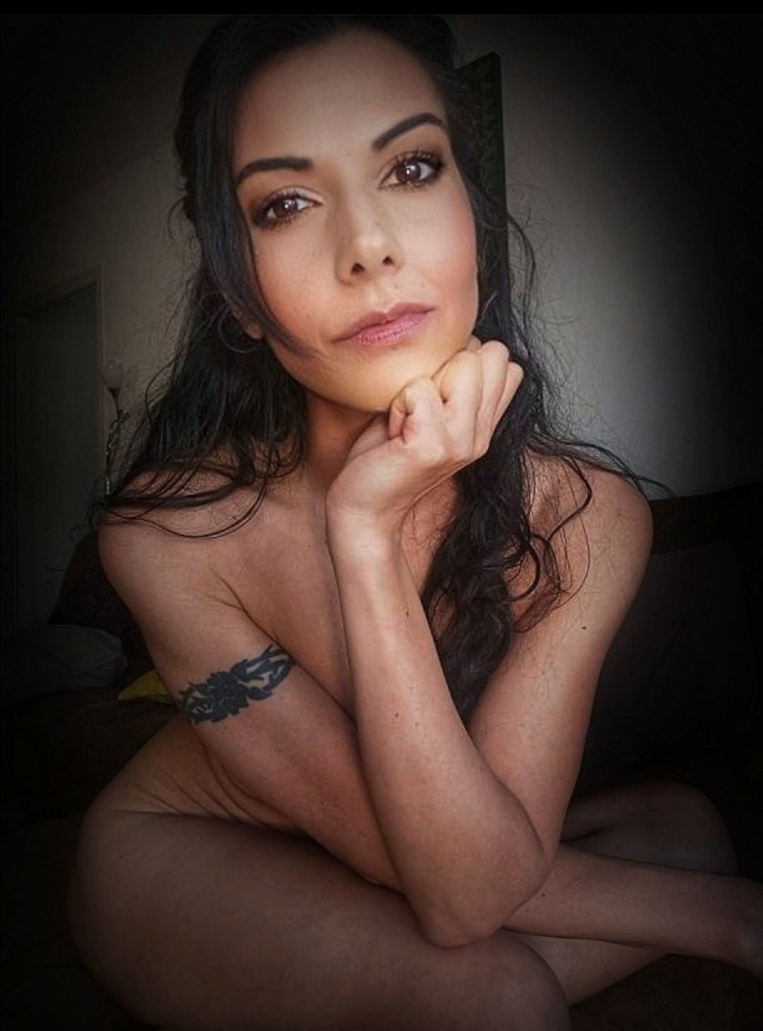 Je suis fière d'être une femme et pas seulement le #8mars ! Mais je me pose cette question : peut-on être fier de qqchose que l'on n'a pas choisi ? La fierté ne s'applique t-elle pas seulement à un accomplissement ? Est-ce un accomplissement d'être une femme ? Un homme ?👇Suite👇 https://t.co/jAGJ1F86Ks