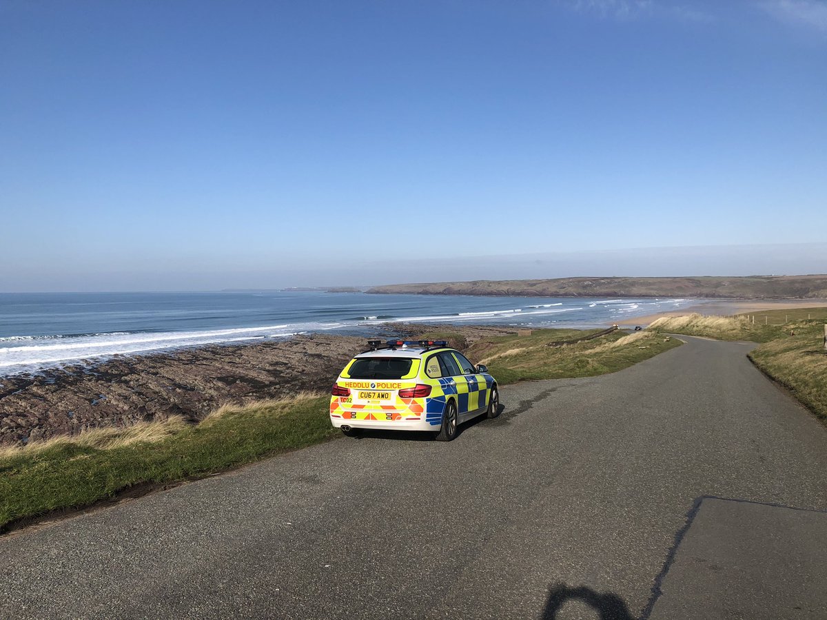 Rob15conway's tweet photo. I wasn’t able to attend the ceremony in Police HQ of a colleague and friend Sgt Lynwen Thomas who’s funeral was today due to operational reasons. So went to Freshwater West beach which was part of her patch when a Sgt in @DPPPembrokeDock and had a min silence of my own. #PS889 https://t.co/2ZXLYoBzKN