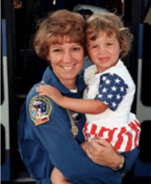 CranMiddlecoat's tweet photo. Amazing woman in STEM - Eileen Collins, Colonel in the US Air Force, test pilot, logged over 5,000 flight hours in 30 different aircraft, assistant professor in mathematics, NASA astronaut. She was the first woman to pilot the Space Shuttle. https://t.co/nJqQMVUkhN