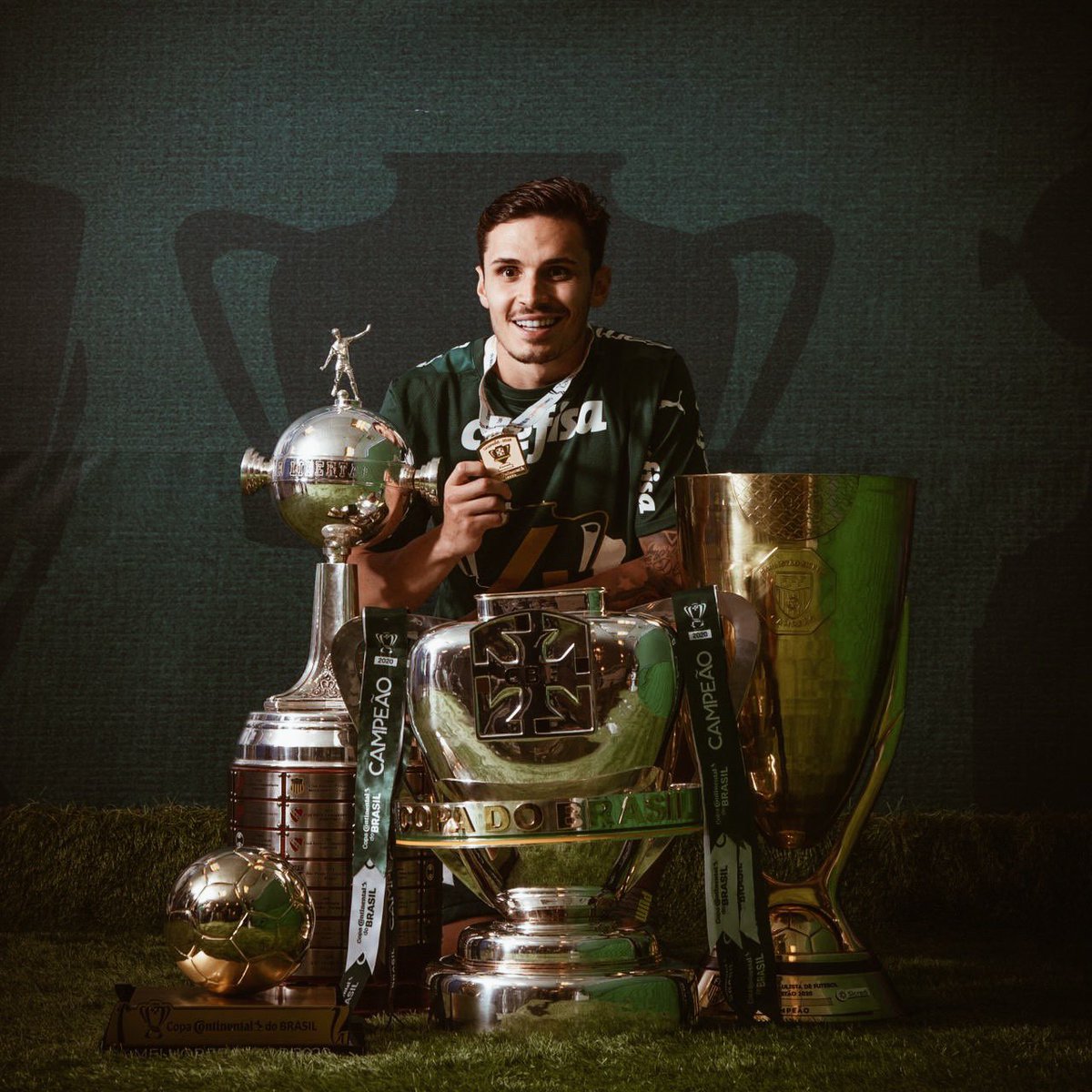 pilintro's tweet photo. Perfil dedicado a idolatrar Raphael Cavalcante Veiga https://t.co/61MAK1q5h1