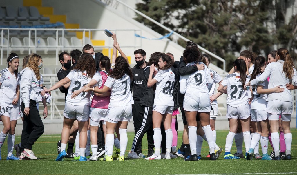 vmanzano87's tweet photo. 💭Momentos💭
Lo que han hecho estas bestias,insistir en su camino,no salirse de él,cayendo una y otra vez y levantándose las mismas veces,aprendiendo de cada caída sin cambiar su pensamiento....y cuando más jodido parecía volviera la esencia de lo que fueron y quieren ser⚪️⚽️⚪️ https://t.co/3I2y0rCLgw