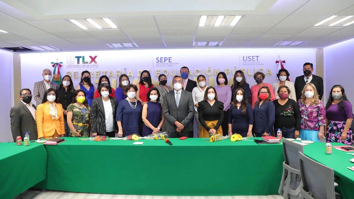 septlaxcala's tweet photo. En la Conmemoración del “Día Internacional de la Mujer” el titular de la @septlaxcala, @robertolimamor reconoció la labor trascendental de este sector que asume con responsabilidad los distintos roles sociales como madre de familia, hermana, y trabajadora

https://t.co/oqq9tQ7dW2 https://t.co/zXiChxCXBo