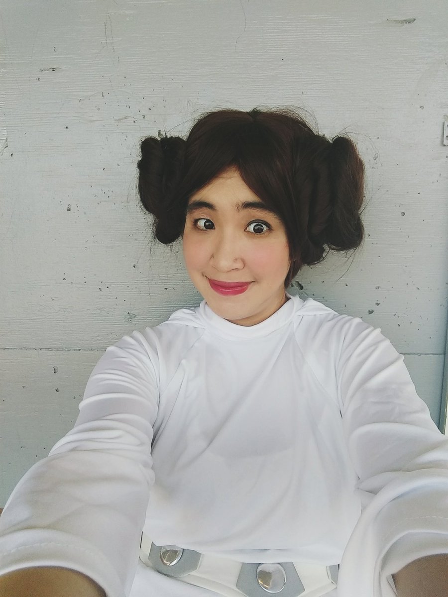 erodedsun's tweet image. Happy International Women&apos;s Day! ♀️🚺

“Someone has to save our skins. Into the garbage chute, fly boy.&quot; 

#cosplay #nonbinarycosplayer  #cosplayersunder1k  #internationalwomensday  #starwars #starwarscosplay #leiaorgana #leiaorganacosplay #princessleia #princessleiacosplay