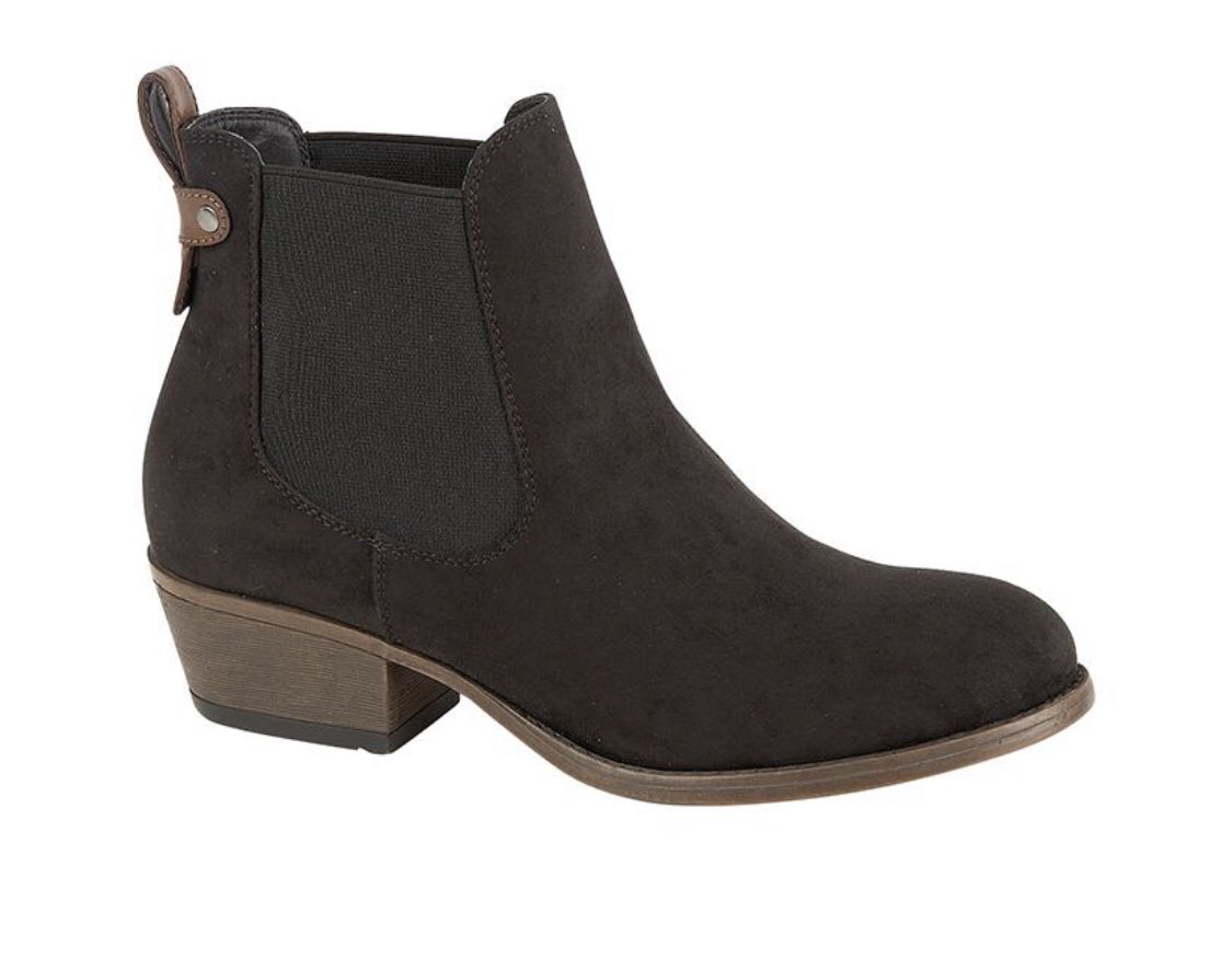 jonnyparaffin's tweet photo. https://t.co/myLBQM7Ejj+ Check out our new Range of Ladies Footwear 😍😍 #internationalwomensday2021 #InternationalWomensDay #bangontrend #ladies #ladiesfootwear #girls #ladiesboots #ladiespumps #farminguk #farming #shoplocal #couples #MothersDay2021 https://t.co/aRIO1bo0AZ