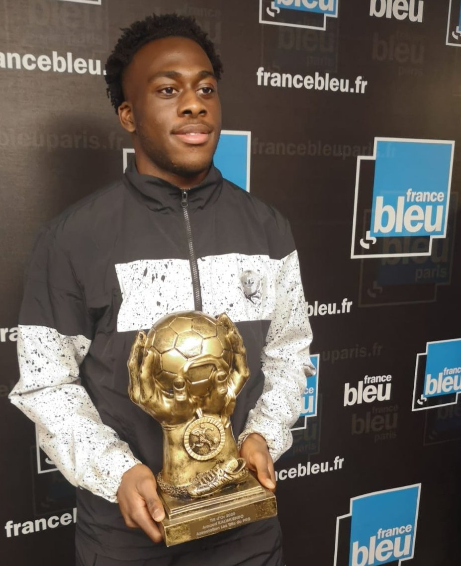 iciparisidf's tweet photo. 🔴🔵 "C'est un réel honneur, je suis vraiment heureux de remporter ce trophée." Arnaud Kalimuendo Titi d'or 2020 était en studio avec nous #100PSGLEMAG @TitisduPSG @PSG_inside Espoirs du PSG : Arnaud Kalimuendo Titi d'or 2020   https://t.co/Bk55dQkztx https://t.co/2P0N8vSLrv