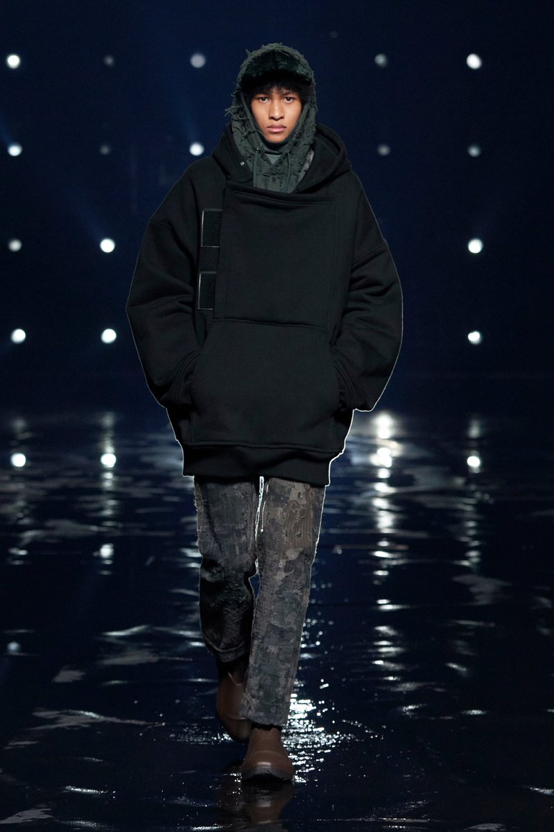 pussymargiela's tweet photo. Givenchy looks I’d wear: https://t.co/FA3kFt7F6x