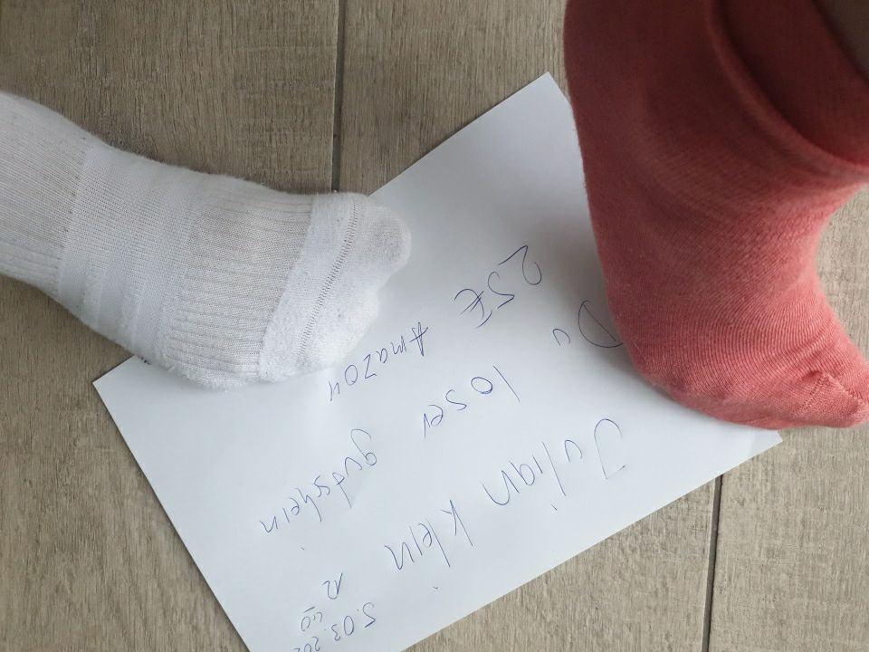 Dompaar2's tweet photo. Für unseren neuen loser 

#alpha #FinDom #sklave #socken https://t.co/hIqQHBkmLq
