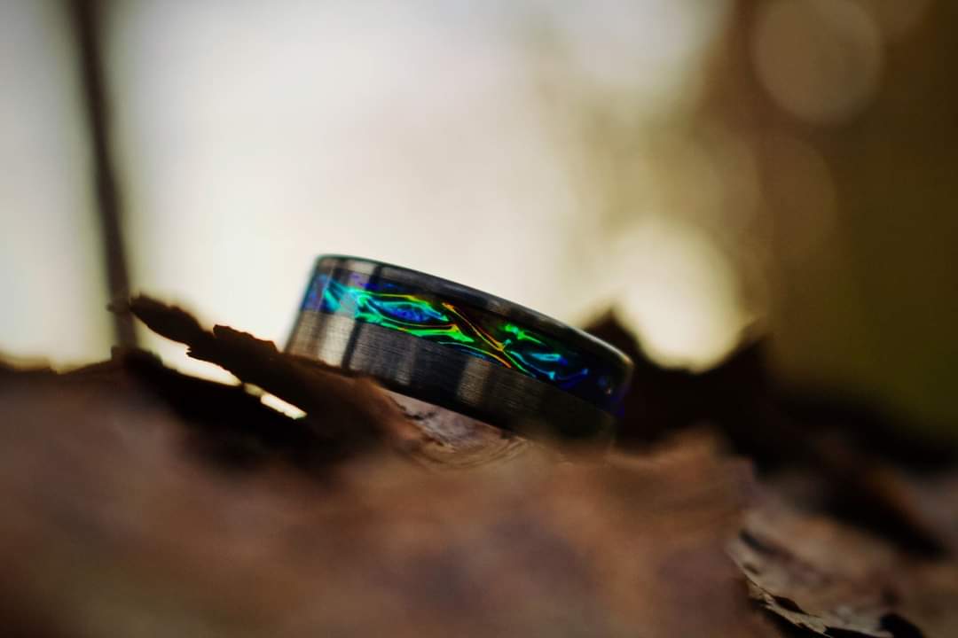 Awoodcollection's tweet photo. I've been waiting to introduce this new ring; Dichrolam Burl, which is is made to resemble a cross between Carpathian Elm Burl and Australian Black Opal. Tag someone who would be interested!
#dichrolam #ring #art #opal #artshare #ArtistOnTwitter #sexy #follow #unique #Trending https://t.co/gJkcbayPBL