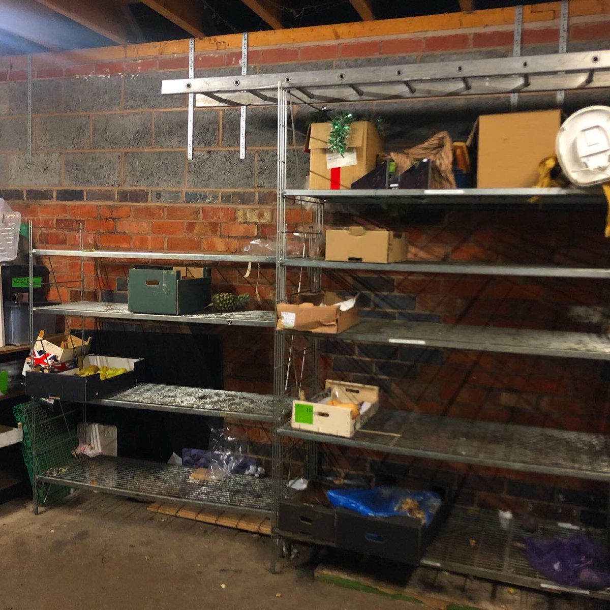 Down2EarthOrg's tweet photo. Start of the week Vs. End of the week😆🥵 

#BehindTheScenes #BoxScheme #organic https://t.co/Z1D9x363Gt