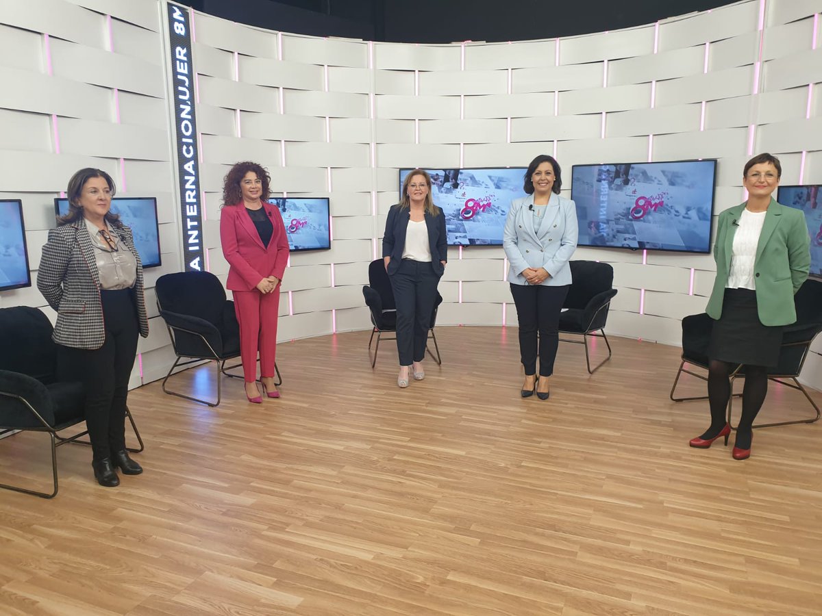 GFedola's tweet photo. En directo debate sobre #IgualdadDeGenero en #Canarias desde @MIRAMETV con nuestra presidenta Victoria López, Beatriz Barrera, adjunta igualdad @diputacioncomun, Ángela Delgado, Pdta. #AsagaCanarias y Elena Felipe, directora #Acufade.
#DiaInternacionalDeLaMujer #8M #GrupoFdola https://t.co/R4gjq6FRS7